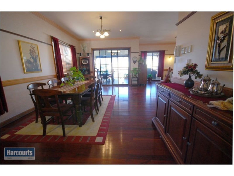 1 Woodmere St, Ferny Hills QLD 4055