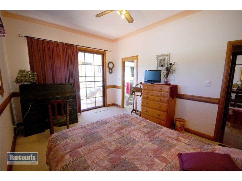 1 Woodmere St, Ferny Hills QLD 4055