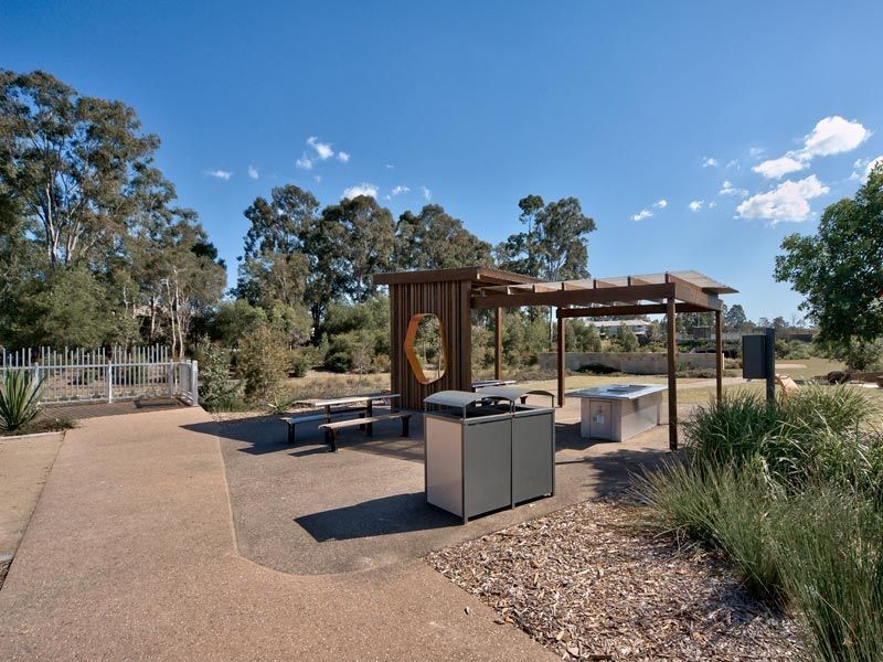 4/8 Endeavour Cl, Fitzgibbon QLD 4018