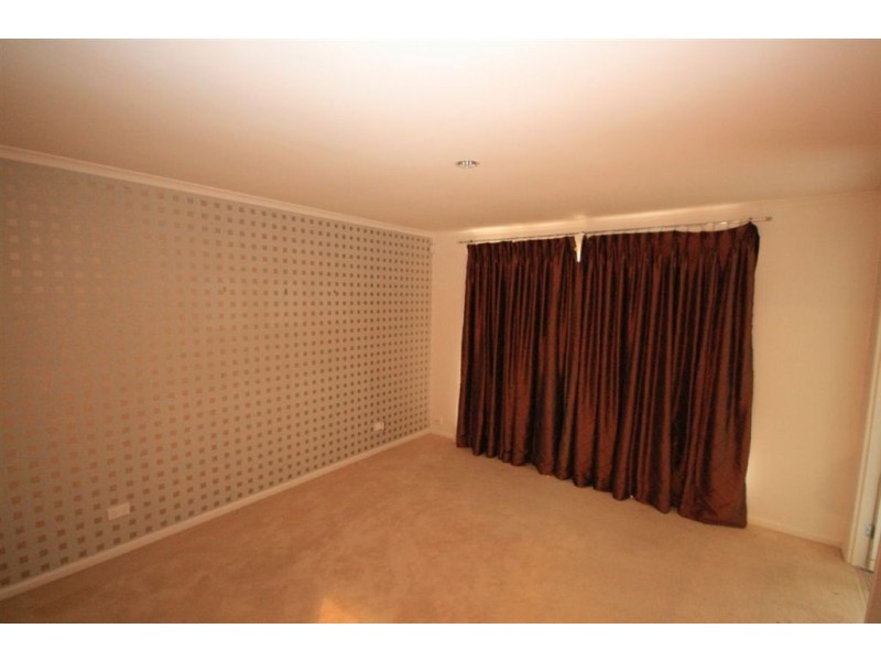 8 Brigalow Cl, Bridgeman Downs QLD 4035