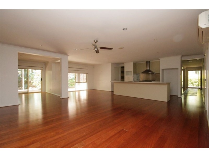 8 Brigalow Cl, Bridgeman Downs QLD 4035