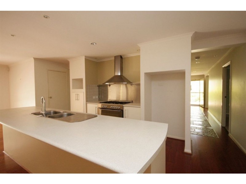 8 Brigalow Cl, Bridgeman Downs QLD 4035