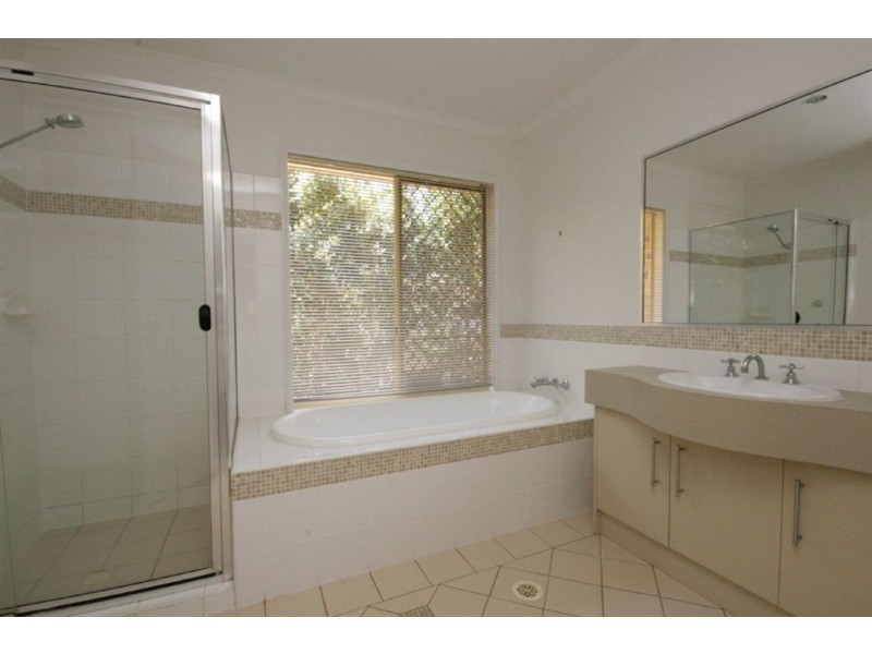 8 Brigalow Cl, Bridgeman Downs QLD 4035