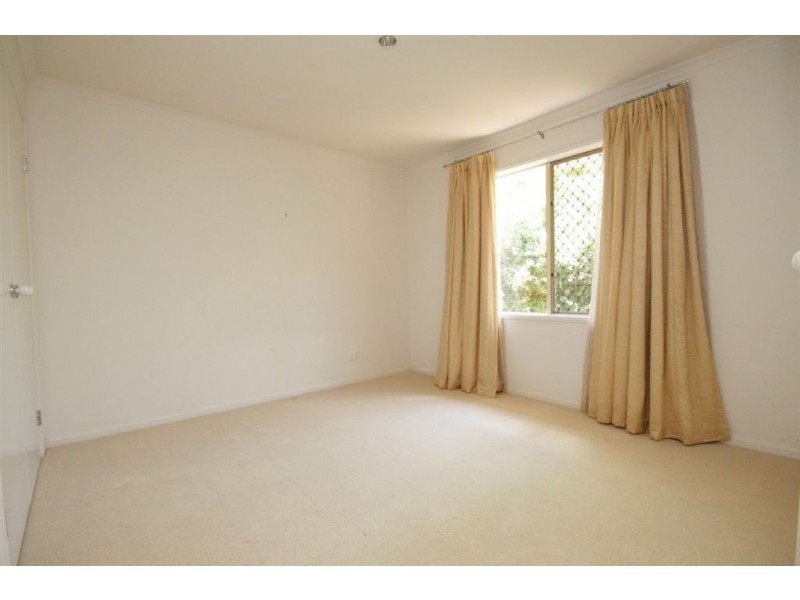 8 Brigalow Cl, Bridgeman Downs QLD 4035