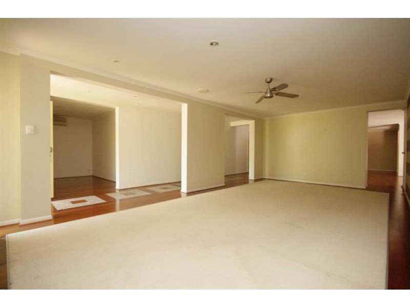 8 Brigalow Cl, Bridgeman Downs QLD 4035