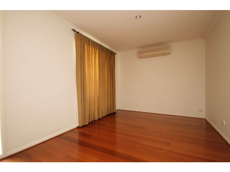 8 Brigalow Cl, Bridgeman Downs QLD 4035