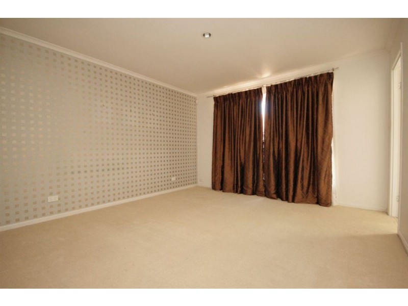 8 Brigalow Cl, Bridgeman Downs QLD 4035