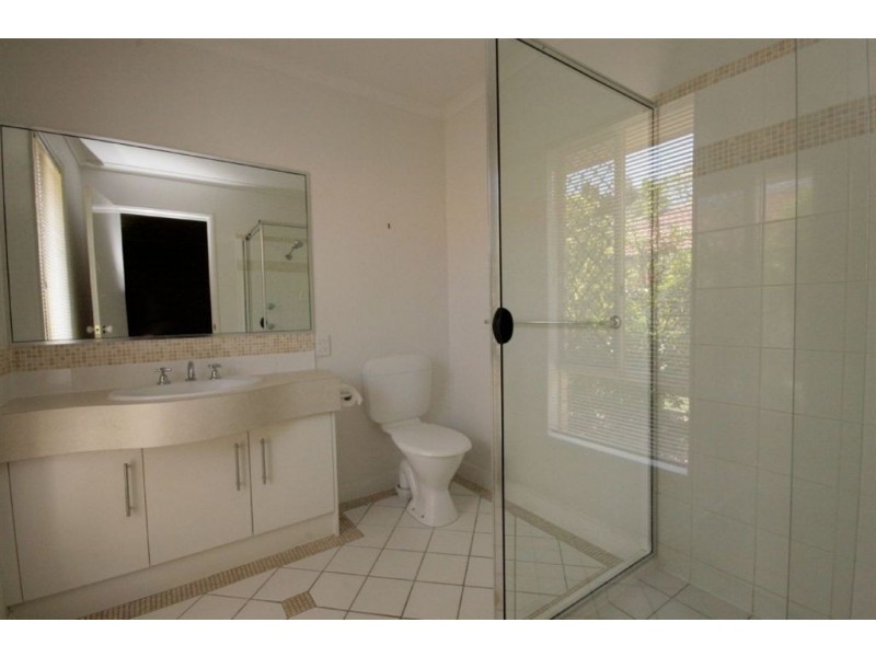 8 Brigalow Cl, Bridgeman Downs QLD 4035