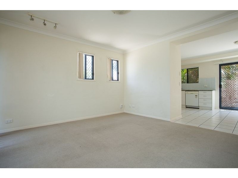 1/34 Silvyn Street, Redcliffe QLD 4020