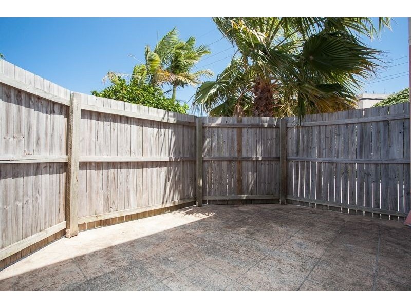 1/34 Silvyn Street, Redcliffe QLD 4020