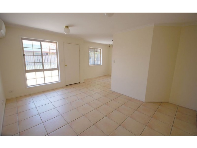 2/15 River Gum Cl, Fitzgibbon QLD 4018