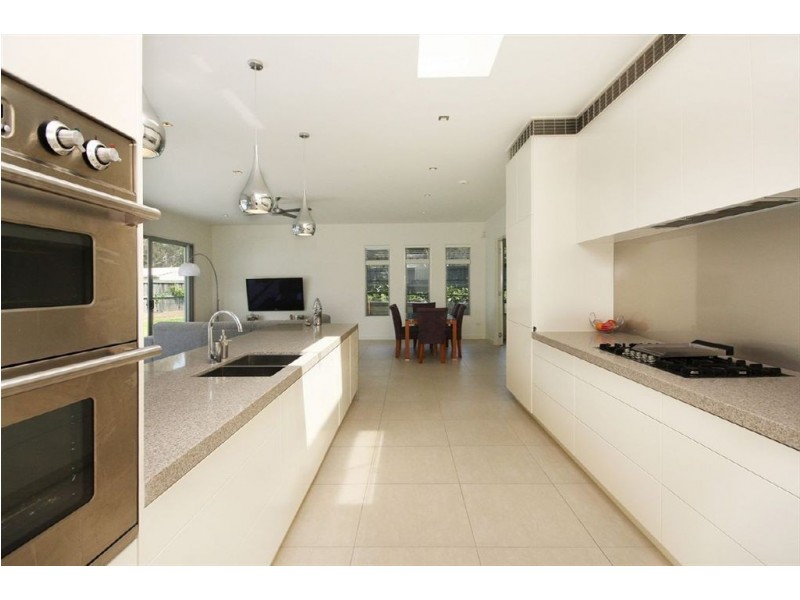 40 Asciano Pl, Bridgeman Downs QLD 4035