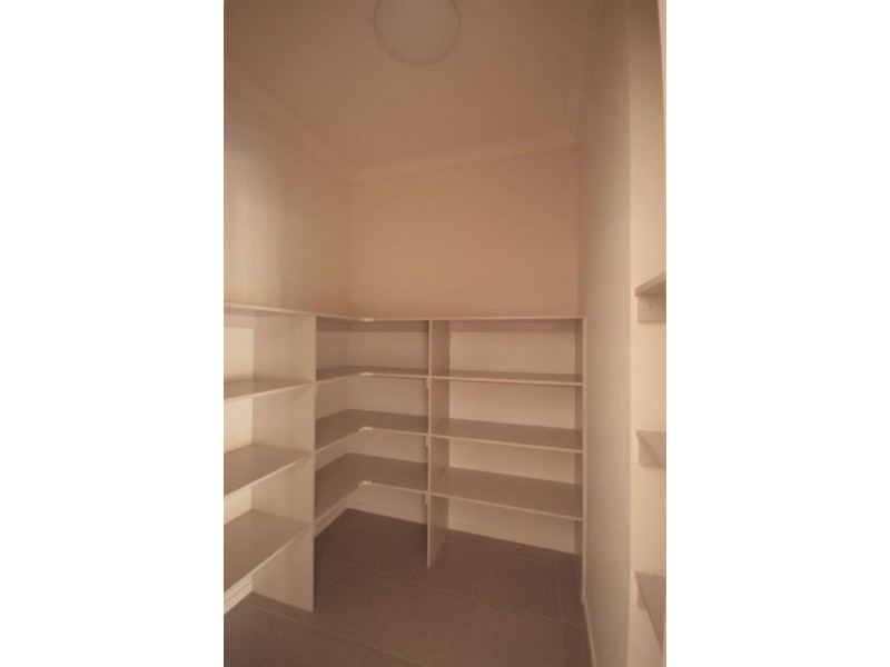 8 Seeana Cr, Bridgeman Downs QLD 4035