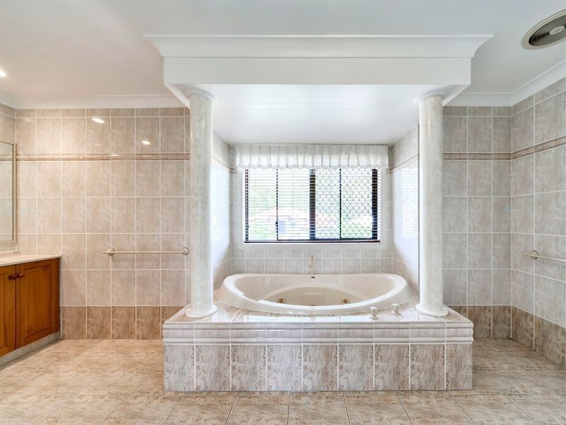 79 Voyager Cct, Bridgeman Downs QLD 4035