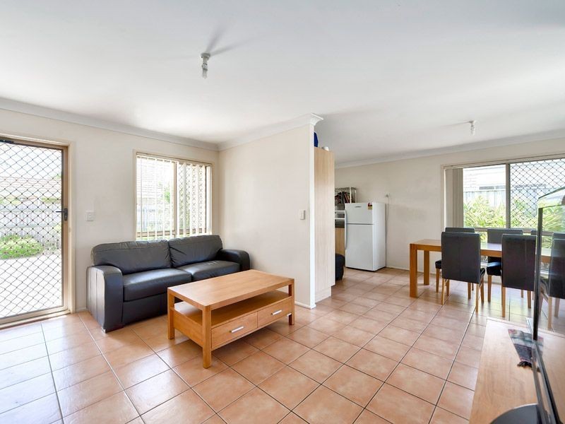 2/9 Conifer Close, Fitzgibbon QLD 4018