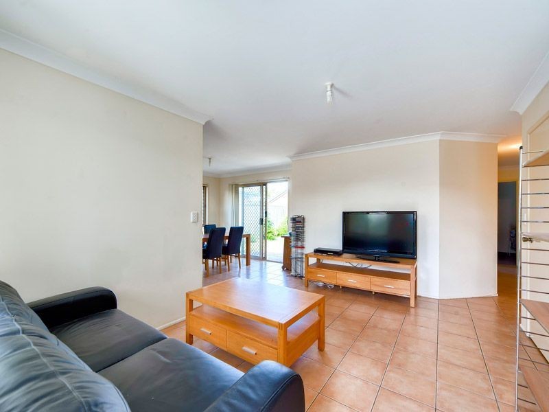 2/9 Conifer Close, Fitzgibbon QLD 4018