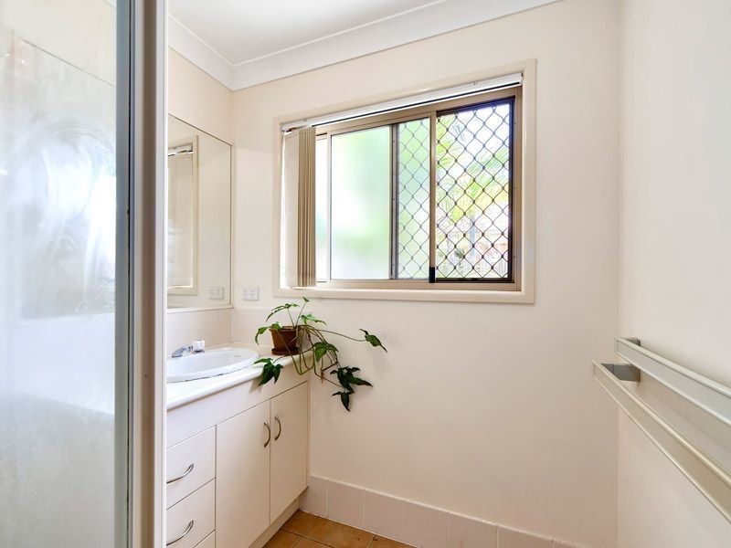 2/9 Conifer Close, Fitzgibbon QLD 4018