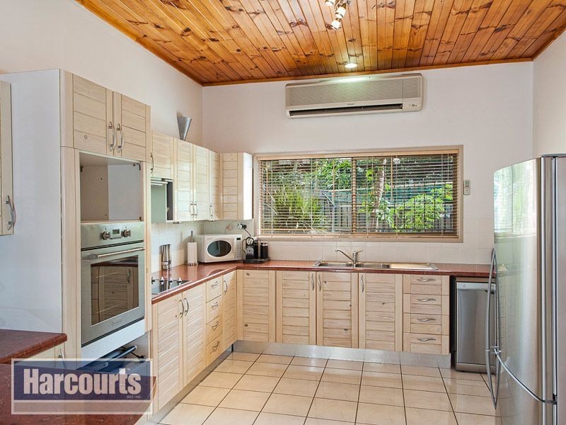 25 Lanchester St, Stafford Heights QLD 4053