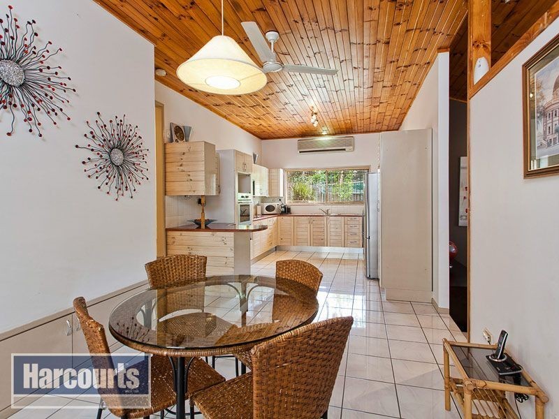 25 Lanchester St, Stafford Heights QLD 4053