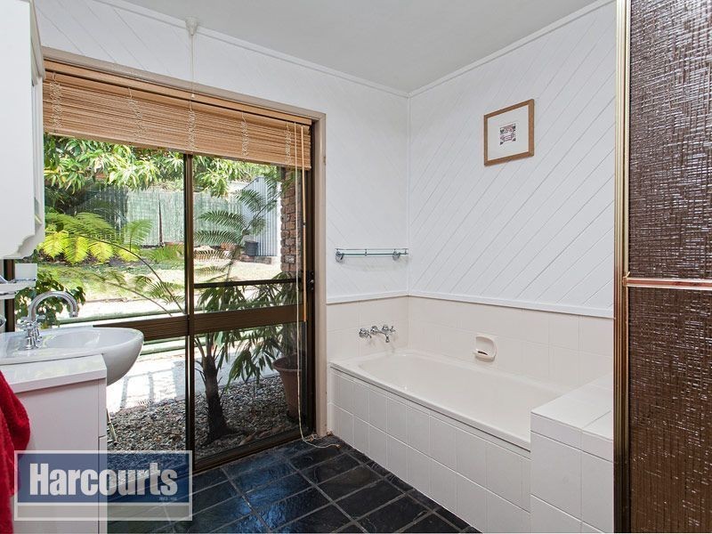 25 Lanchester St, Stafford Heights QLD 4053