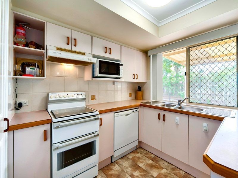 2/142 Bunya Road, Arana Hills QLD 4054