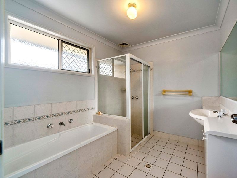 67 Rose Cr, Fitzgibbon QLD 4018