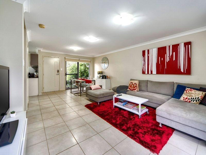 2/12 Carnarvon Crescent, Fitzgibbon QLD 4018