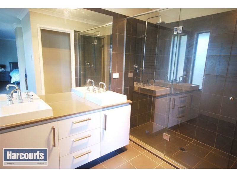 7 Seeana Cr, Bridgeman Downs QLD 4035