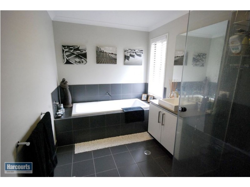 7 Seeana Cr, Bridgeman Downs QLD 4035