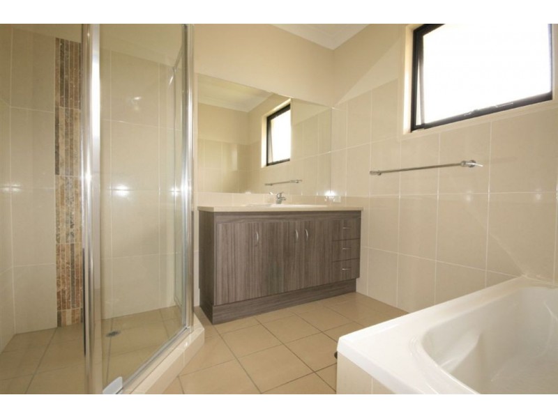 10 Cassia Street, Bridgeman Downs QLD 4035