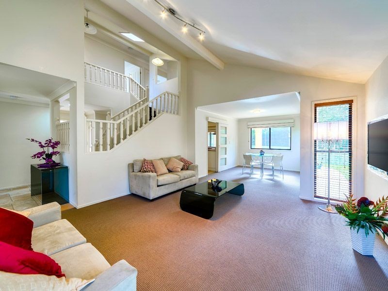 69 Van Dyke Crescent, Mcdowall QLD 4053