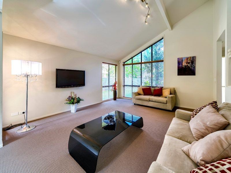 69 Van Dyke Crescent, Mcdowall QLD 4053