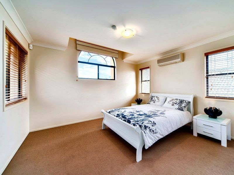 69 Van Dyke Crescent, Mcdowall QLD 4053