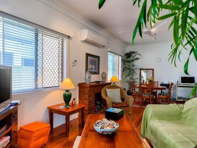 15 Sunny Av, Wavell Heights QLD 4012