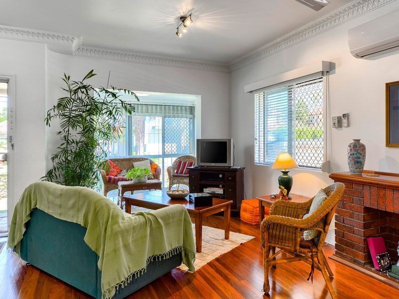 15 Sunny Av, Wavell Heights QLD 4012