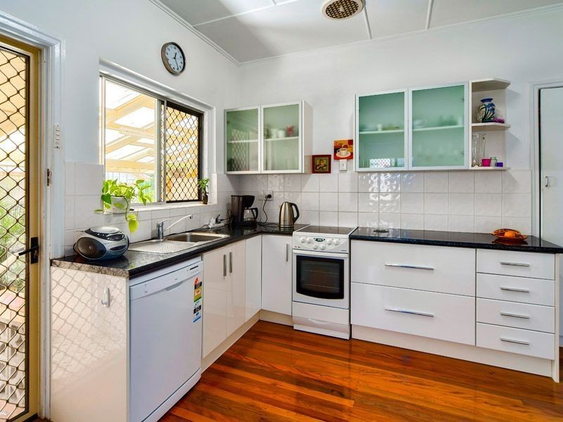 15 Sunny Av, Wavell Heights QLD 4012