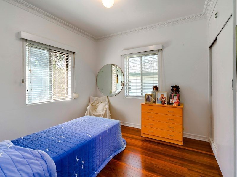 15 Sunny Av, Wavell Heights QLD 4012