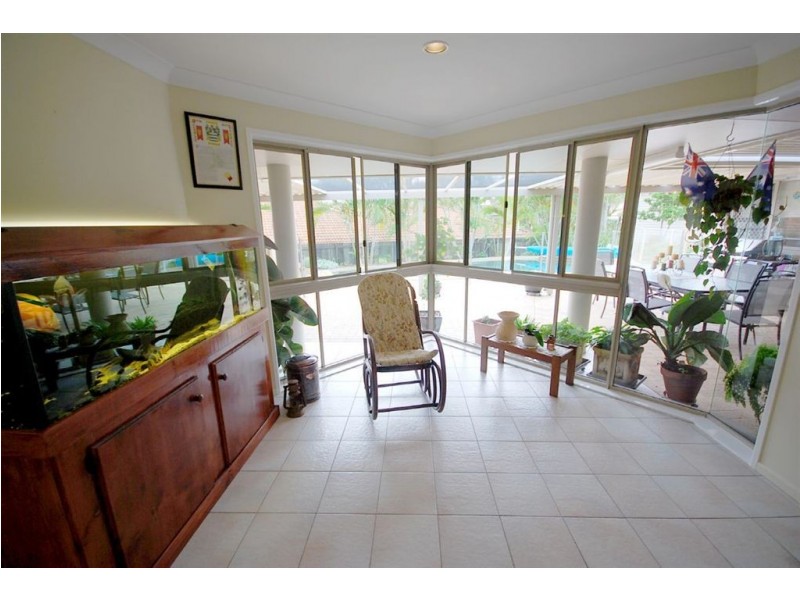 8 Selleck Close, Mcdowall QLD 4053