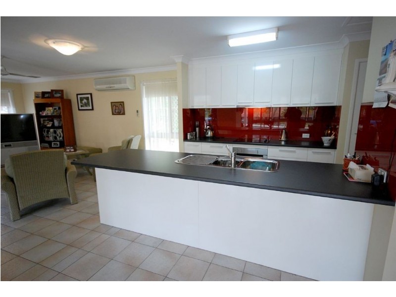 8 Selleck Close, Mcdowall QLD 4053