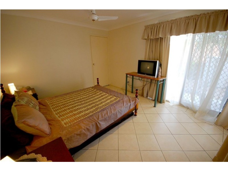 8 Selleck Close, Mcdowall QLD 4053