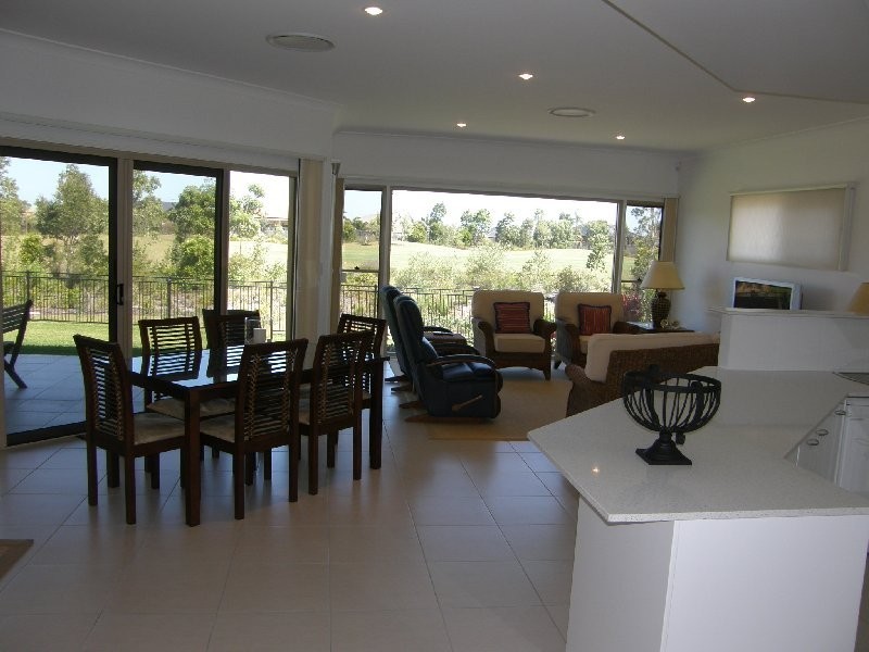 7 Vanillalily Cl, Banksia Beach QLD 4507