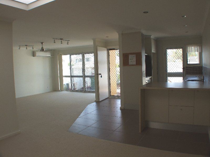 14B/10 Spinnaker Drive, Sandstone Point QLD 4511