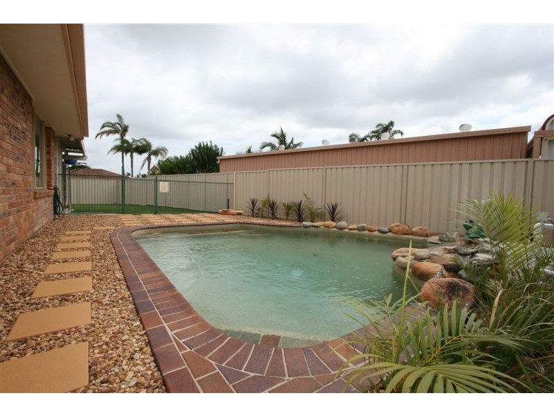 2 Dylan Court, Sandstone Point QLD 4511