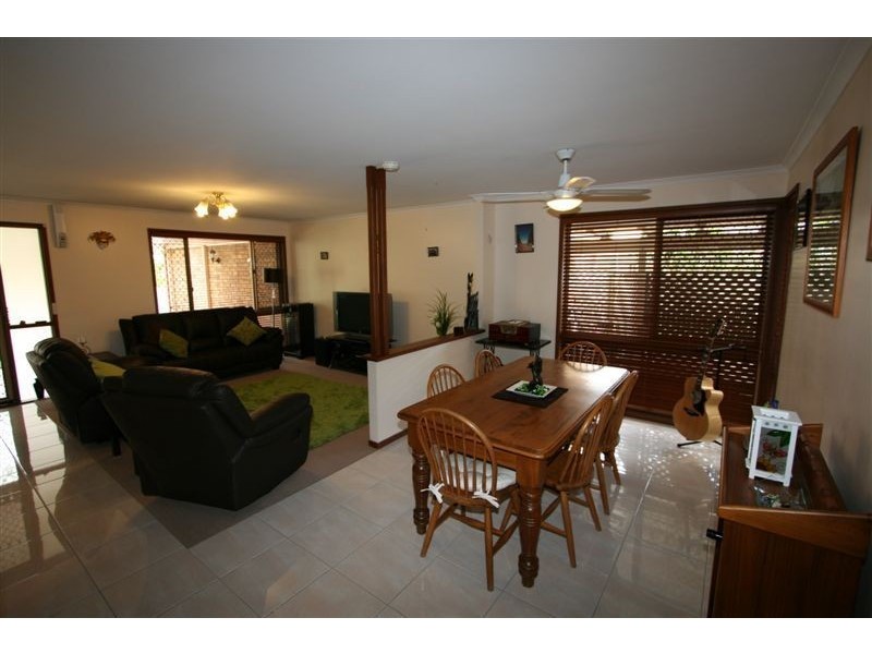 2 Dylan Court, Sandstone Point QLD 4511