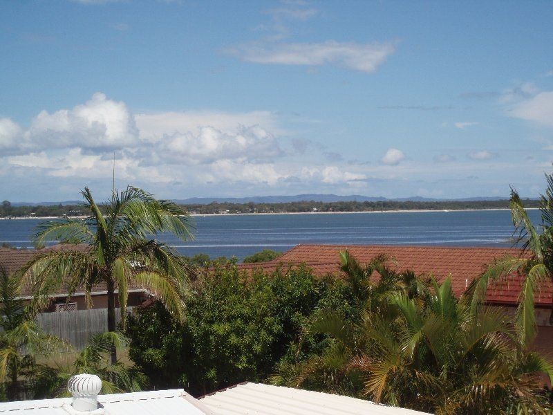 2 Dylan Court, Sandstone Point QLD 4511