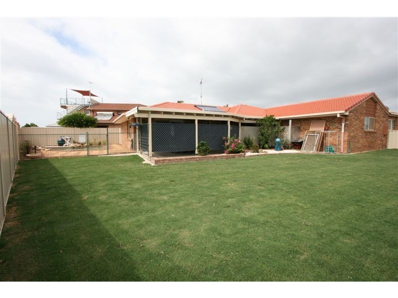2 Dylan Court, Sandstone Point QLD 4511