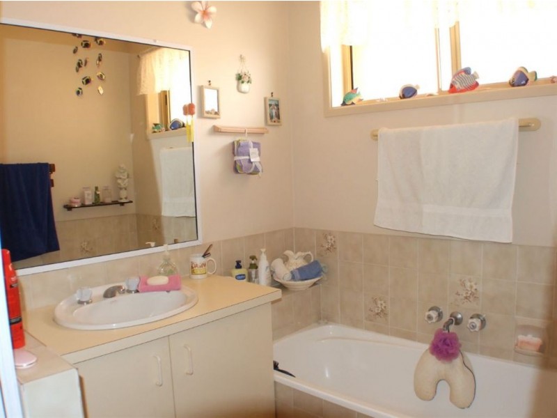 22 Lachlan Crescent, Sandstone Point QLD 4511