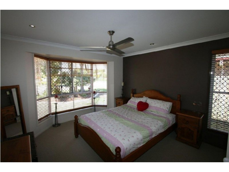 40 Perch Cct, Sandstone Point QLD 4511