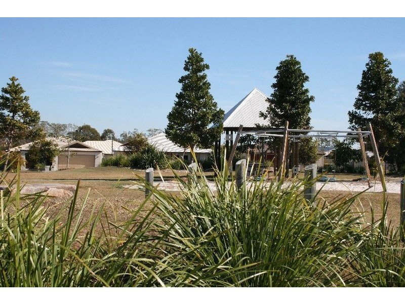 56 Lachlan Cres, Sandstone Point QLD 4511