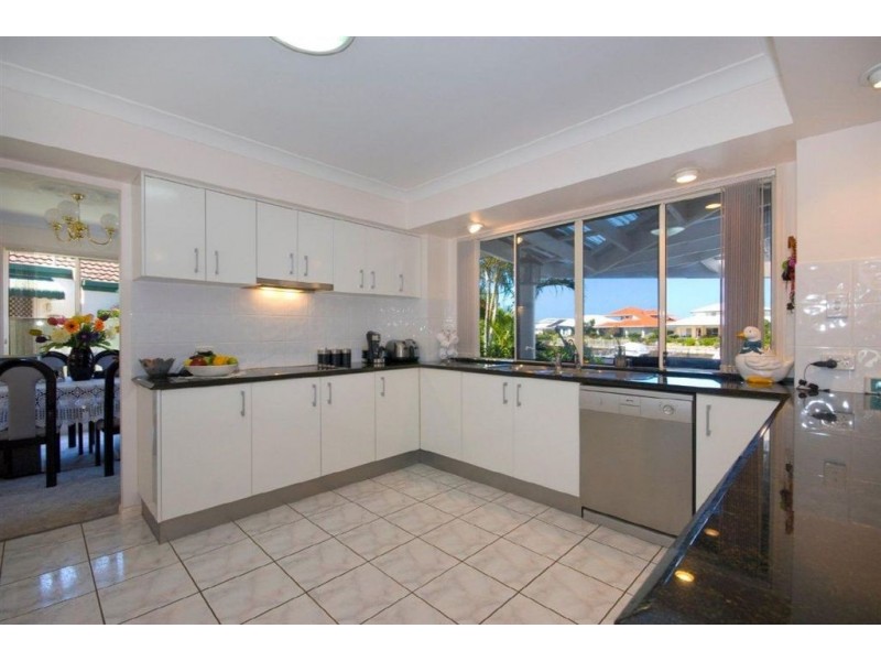 31 Bowsprit Cr, Banksia Beach QLD 4507